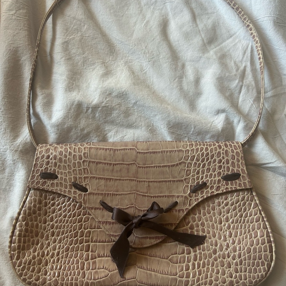 Chic Tan Crocodile-Embossed Shoulder Bag
